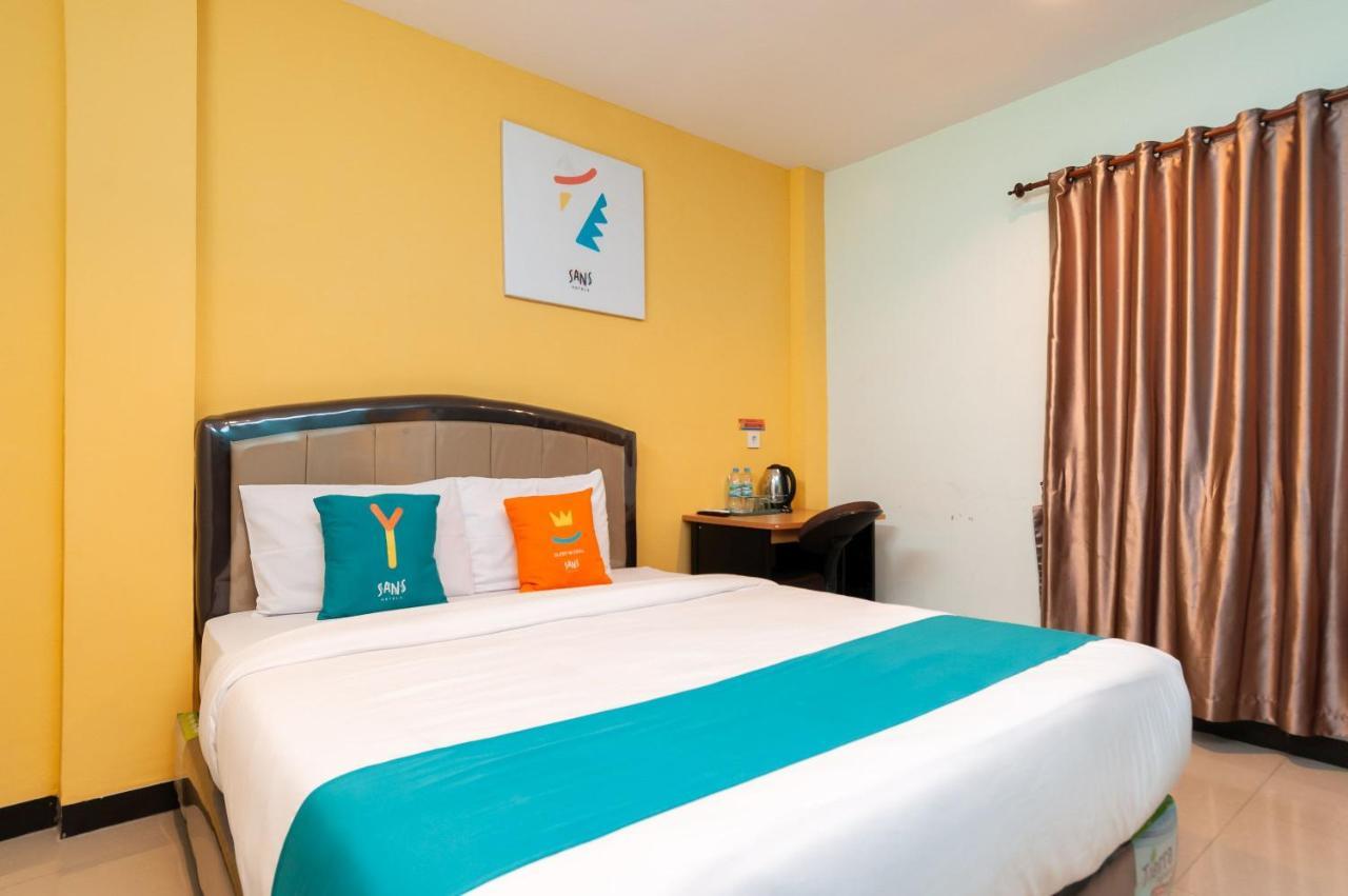 Sans Hotel Finest Medan Exterior foto