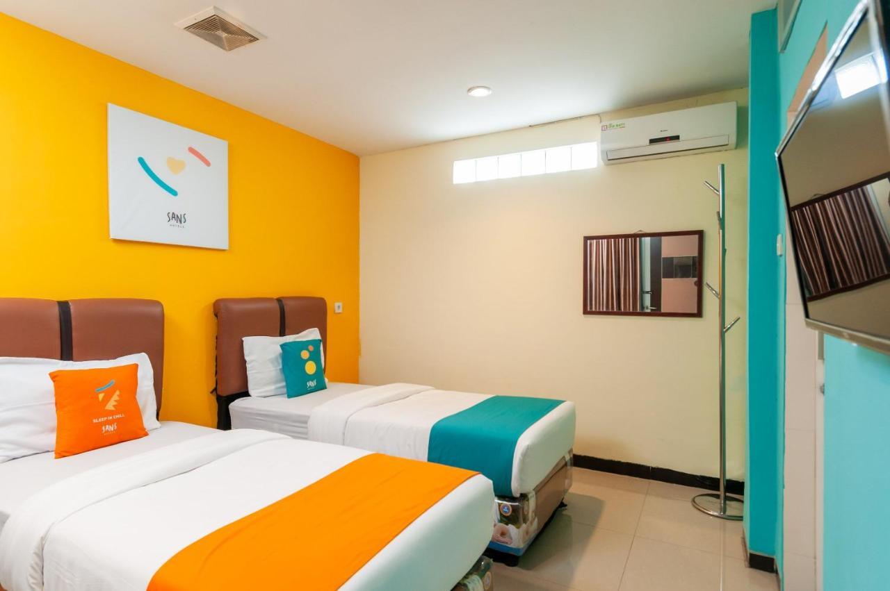 Sans Hotel Finest Medan Exterior foto