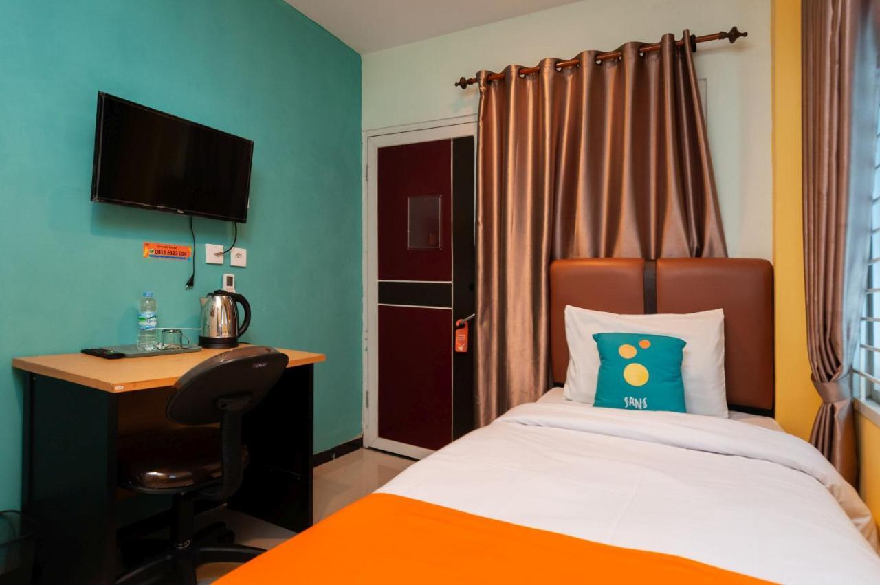 Sans Hotel Finest Medan Exterior foto