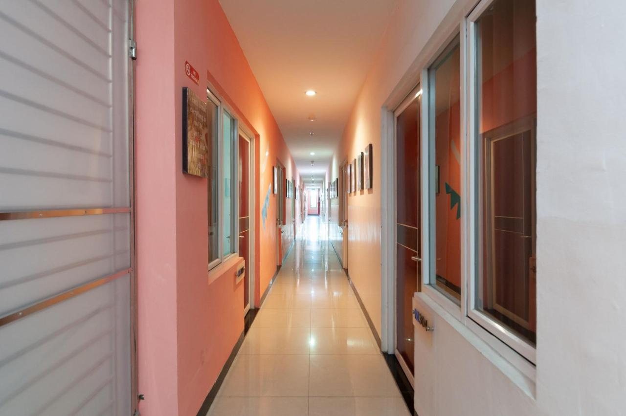 Sans Hotel Finest Medan Exterior foto