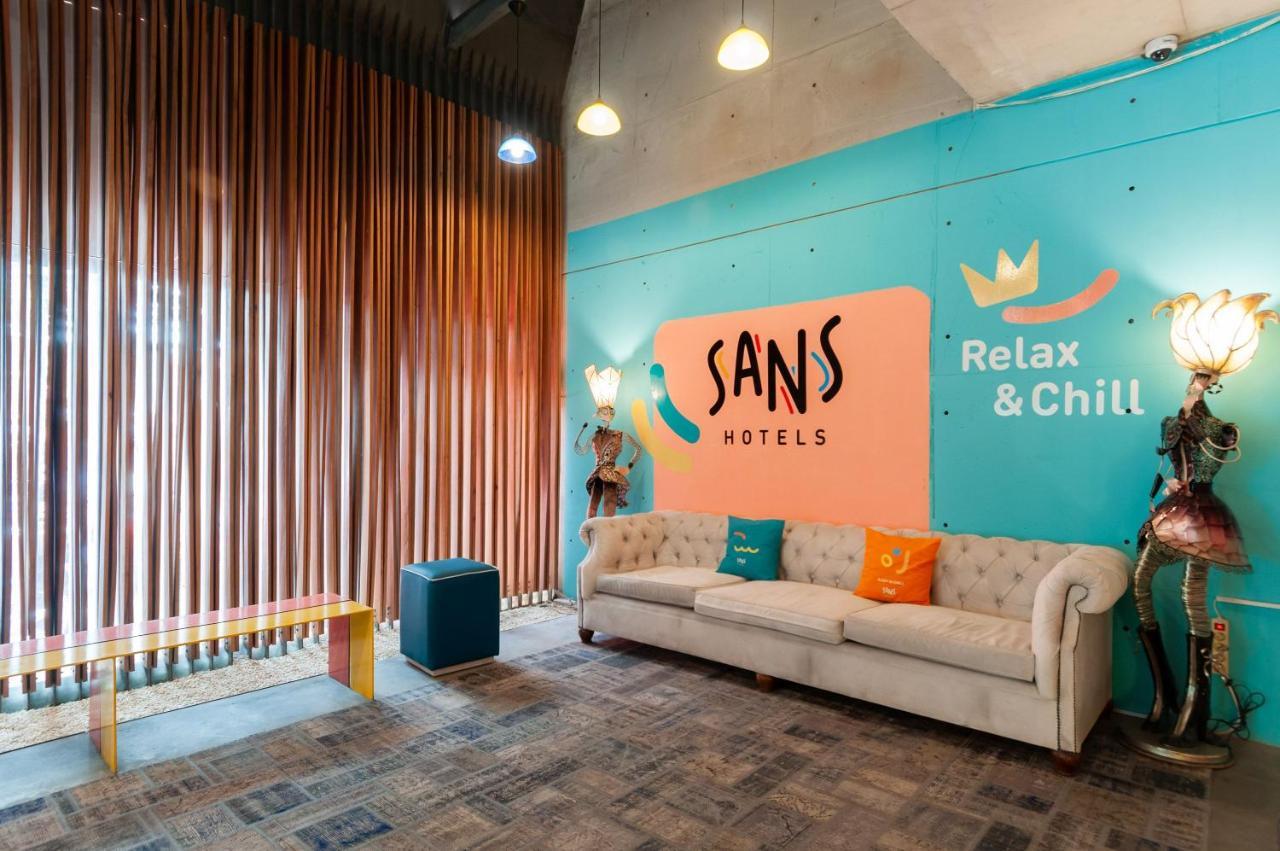 Sans Hotel Finest Medan Exterior foto