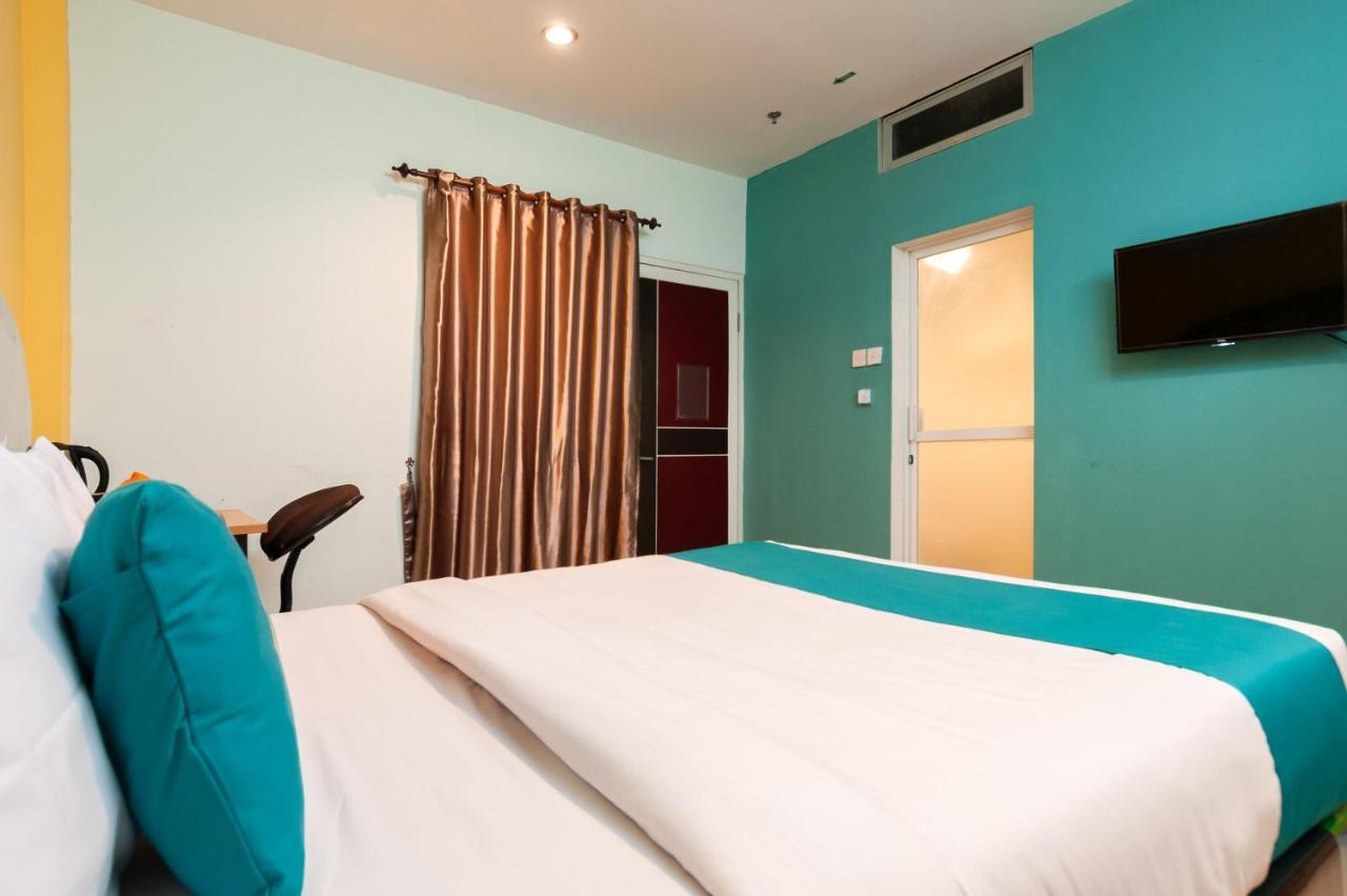 Sans Hotel Finest Medan Exterior foto